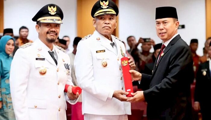 Gubernur Sultra Lantik Bupati dan Wakil Bupati Buton Tengah Periode 2025-2030