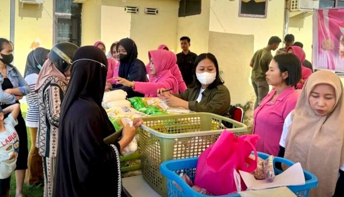 Polres Kolaka Timur dan Dinas Ketahanan Pangan Gelar Pasar Murah