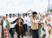 Wakil Gubernur Sultra Kunjungi Tomia, Serahkan Bantuan Hibah dan Kenang Masa Kecil