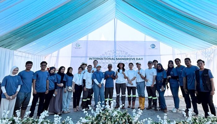 Kolaborasi PT KNI, PT IPIP dan PT MWM Sukseskan Peringatan Hari Mangrove Sedunia Serta Tanam 2000 Mangrove