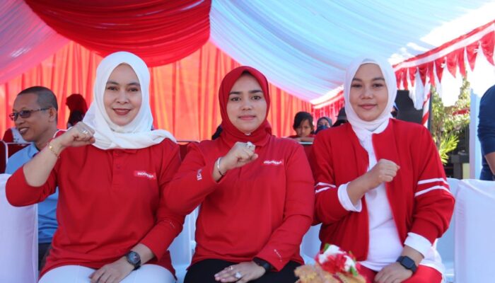 Ketua Persit KCK Cabang XLVII Kodim 1412/Kolaka Hadiri Panggung Kehormatan Lomba Gerak Jalan